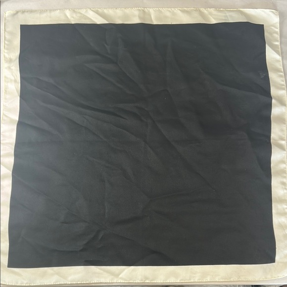 GAP Black and Cream Scarf made in Italy - Picture 5 of 13